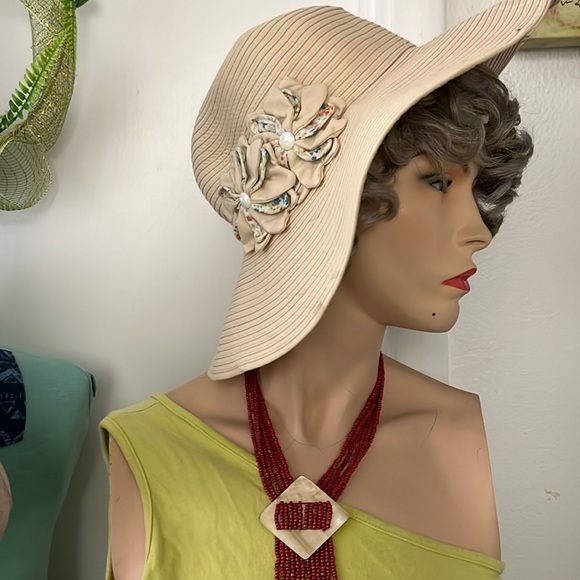 DN DUYNGOC Accessories - Cream Felt Wide-Brim Hat with Botanical Design.  NWOT